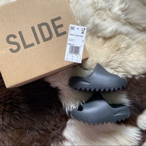 YEEZY Onyx Slides Authentic Size 8 Toddler New With Tags